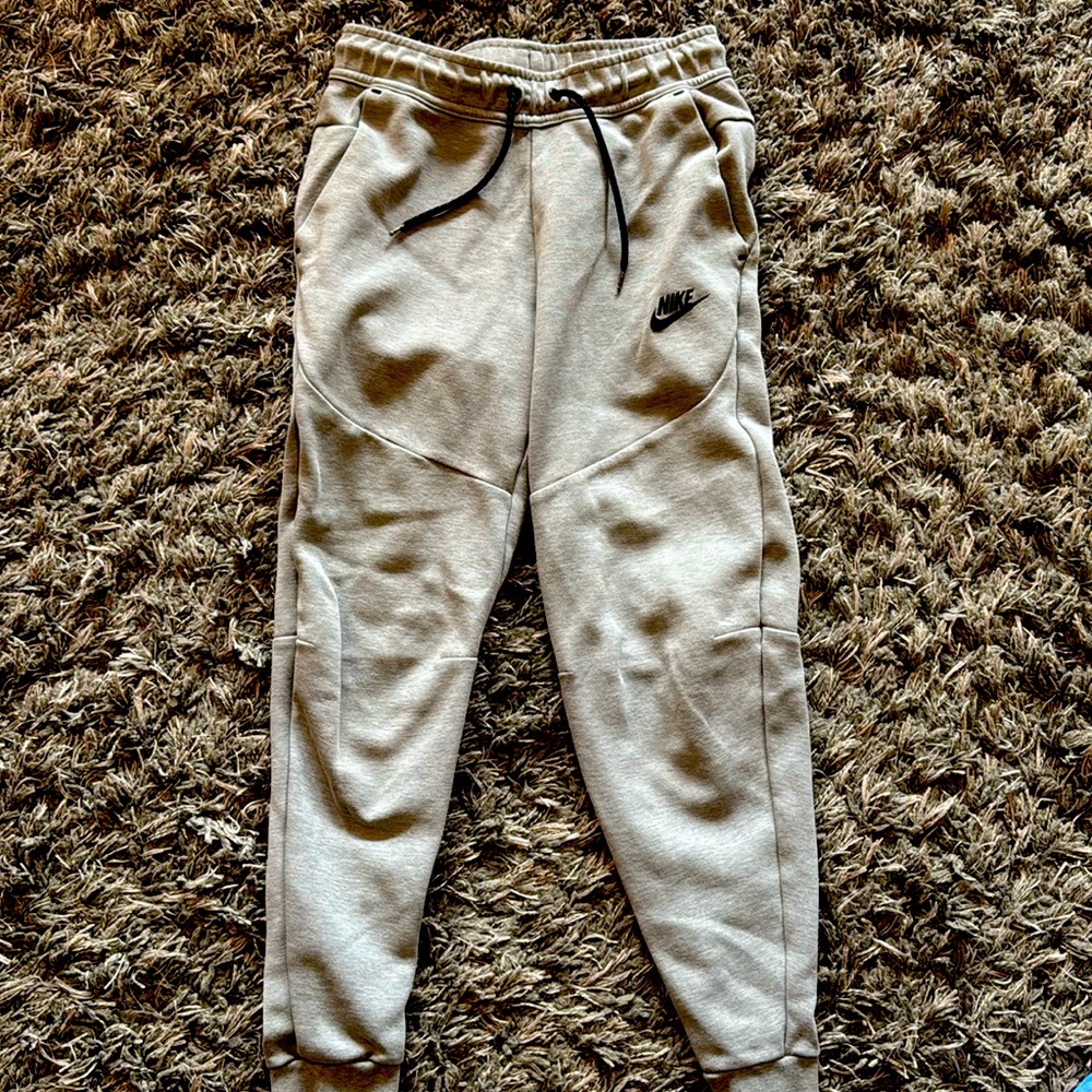 Men’s Nike tech joggers